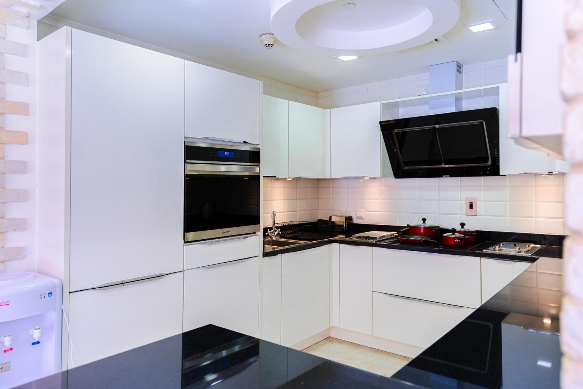 Contemporary 1 Bedroom 10 Minutes Walk To Mall Near Burj Khalifa Apartment *