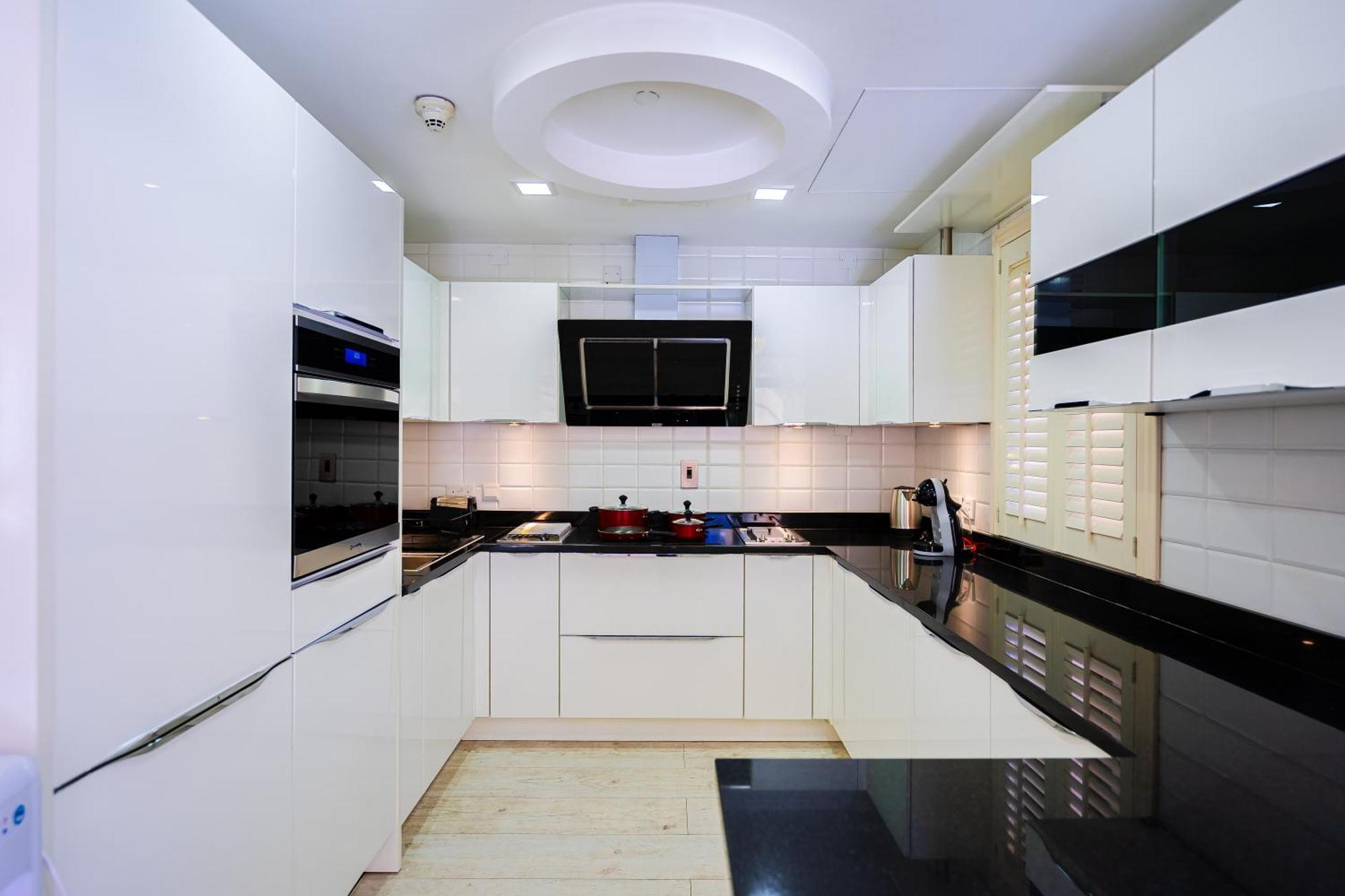 Contemporary 1 Bedroom 10 Minutes Walk To Mall Near Burj Khalifa Apartment